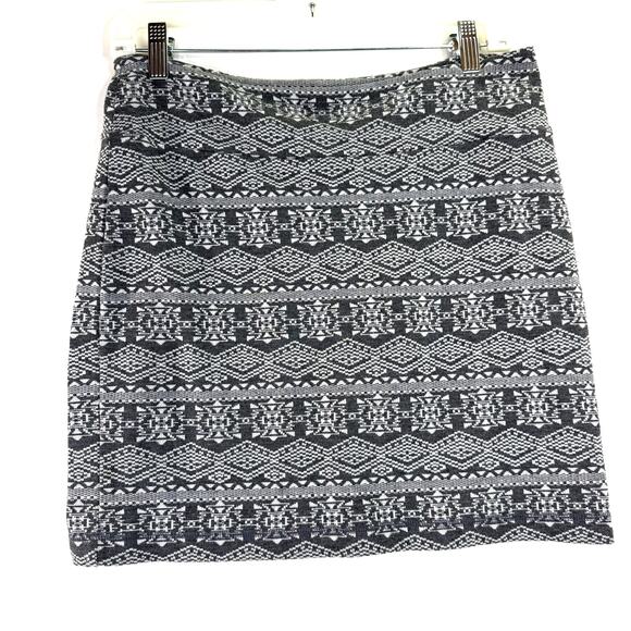 KAVU Women's Grey & White Mayra Mini Pull On Skirt Size Medium - Picture 1 of 5
